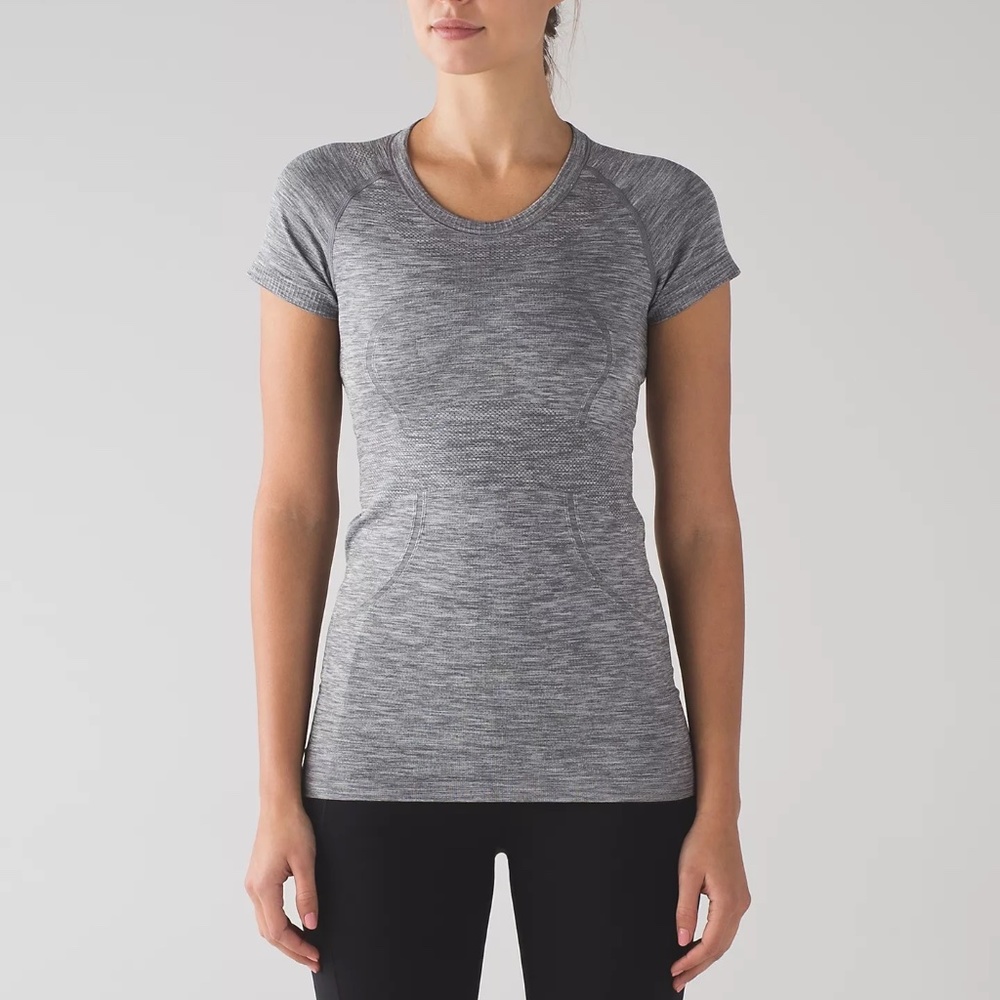 Lululemon Swiftly Tech Short Sleeve Crew in Heathered Slate (Size 6)